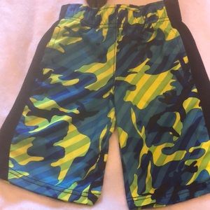 Gymboree Boys Small (5-6) athletic shorts with side pockets.